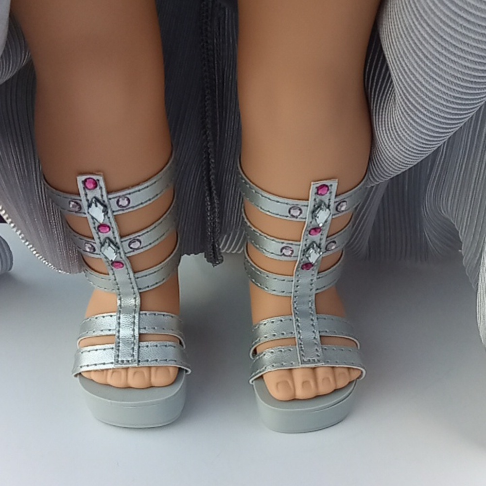 American Girl 2023 Shimmering Silver Holiday Collector Series Doll - Picture 7 of 16